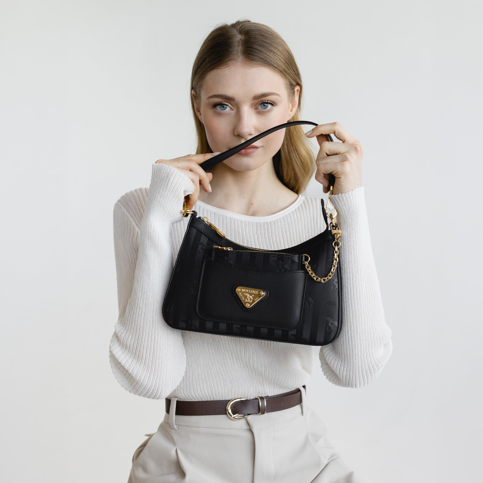CASTIEL | Schultertasche classic schwarz/gold - close up