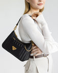 CASTIEL | Schultertasche classic schwarz/gold – Detail