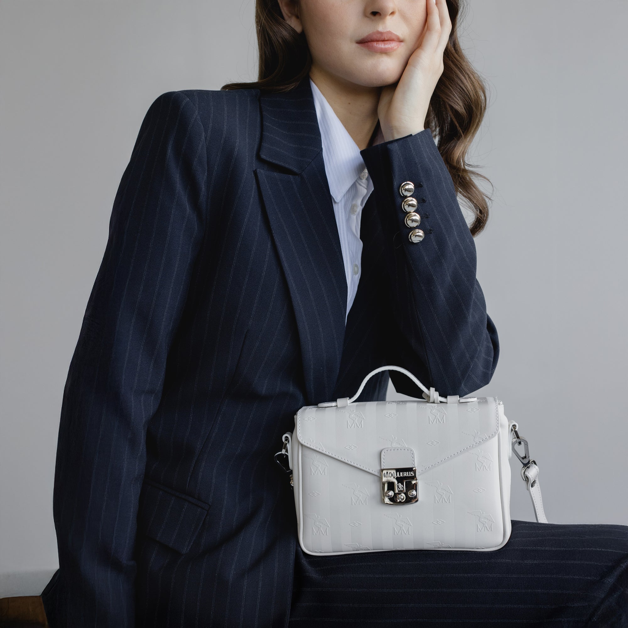 MEYRIN | Umhängetasche snow weiss/silber - detail