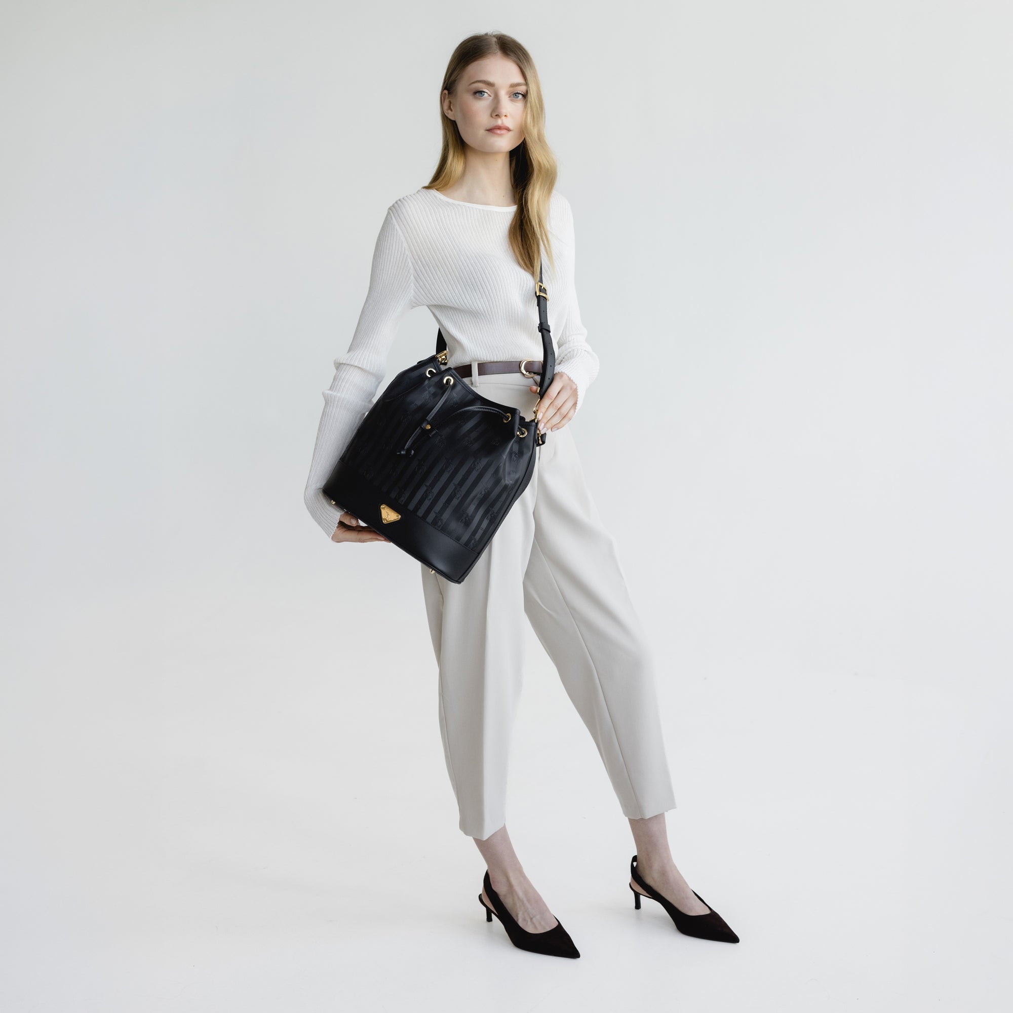 NIESEN | Beuteltasche classic schwarz/gold - full body 