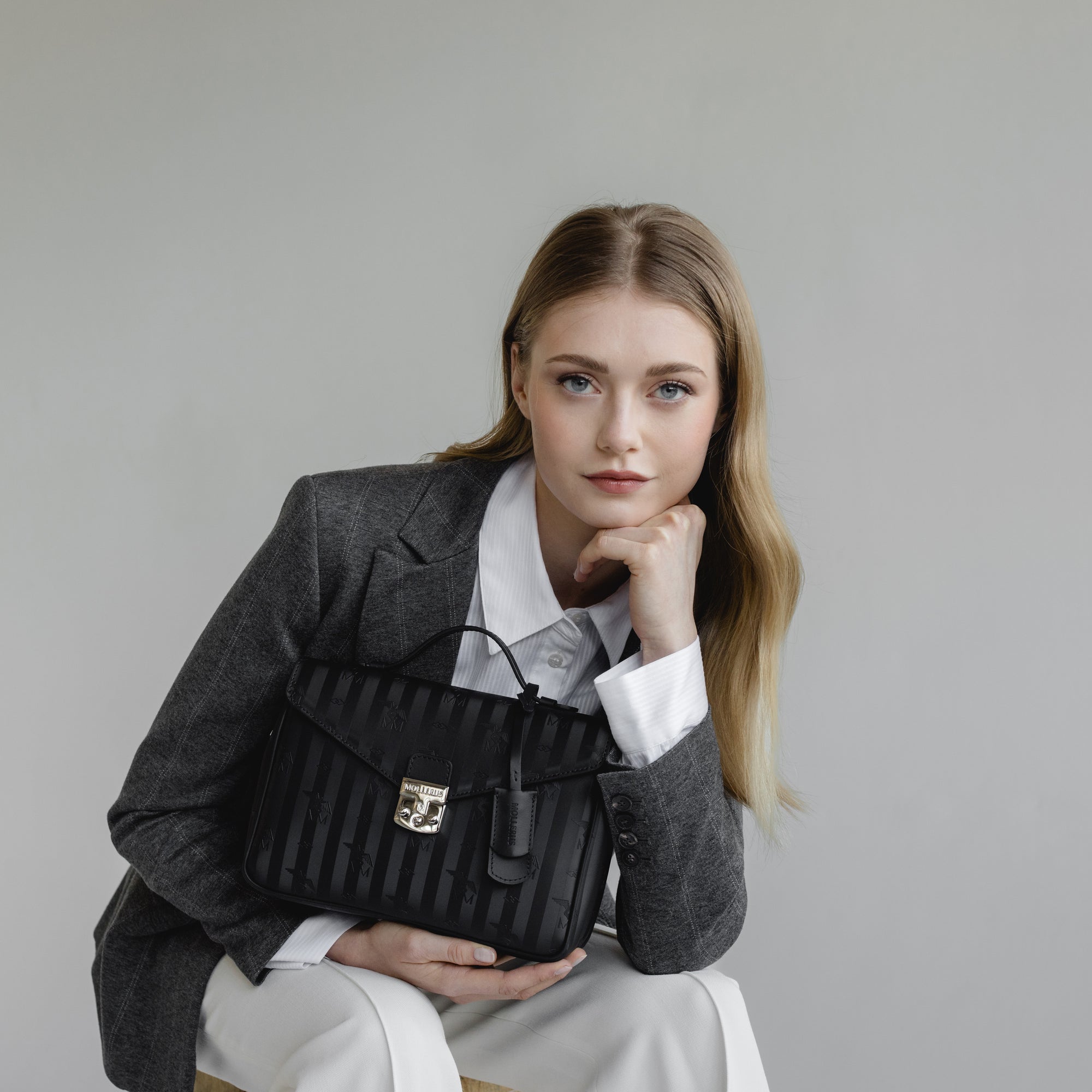 MARLY | Umhängetasche classic schwarz/silber on body