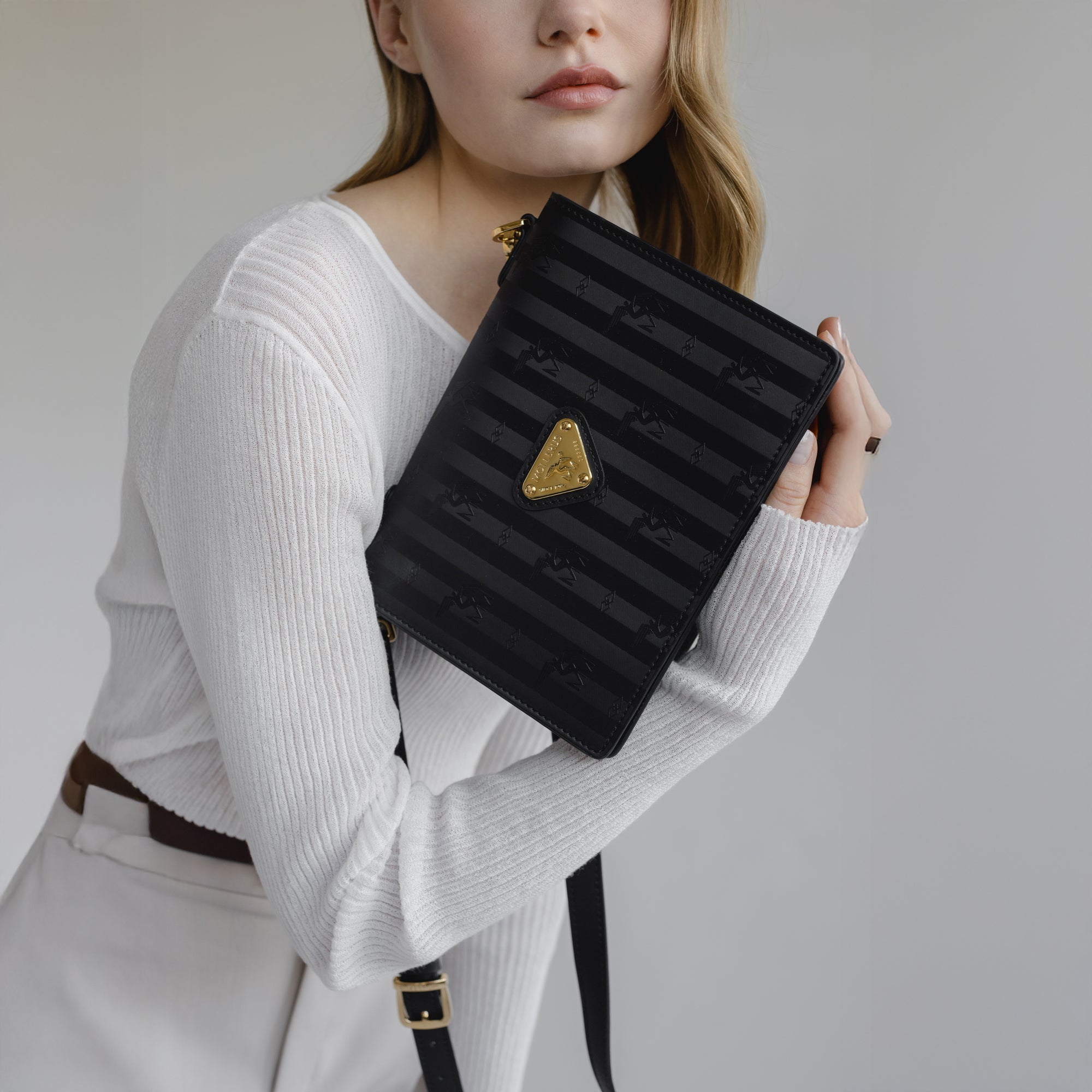 WIL | Umhängetasche classic schwarz/gold - detailbild