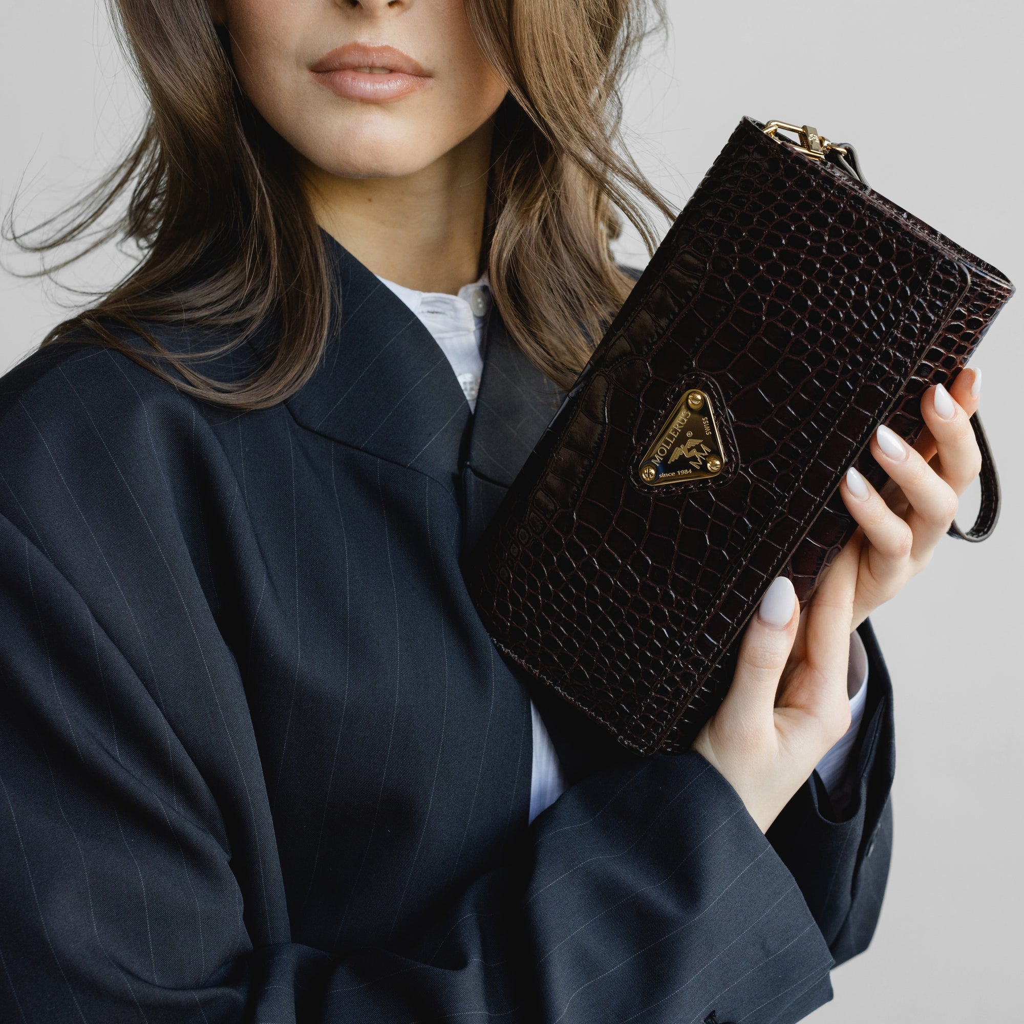 FRESENS | Clutch Croco burgundy braun/gold - getragen