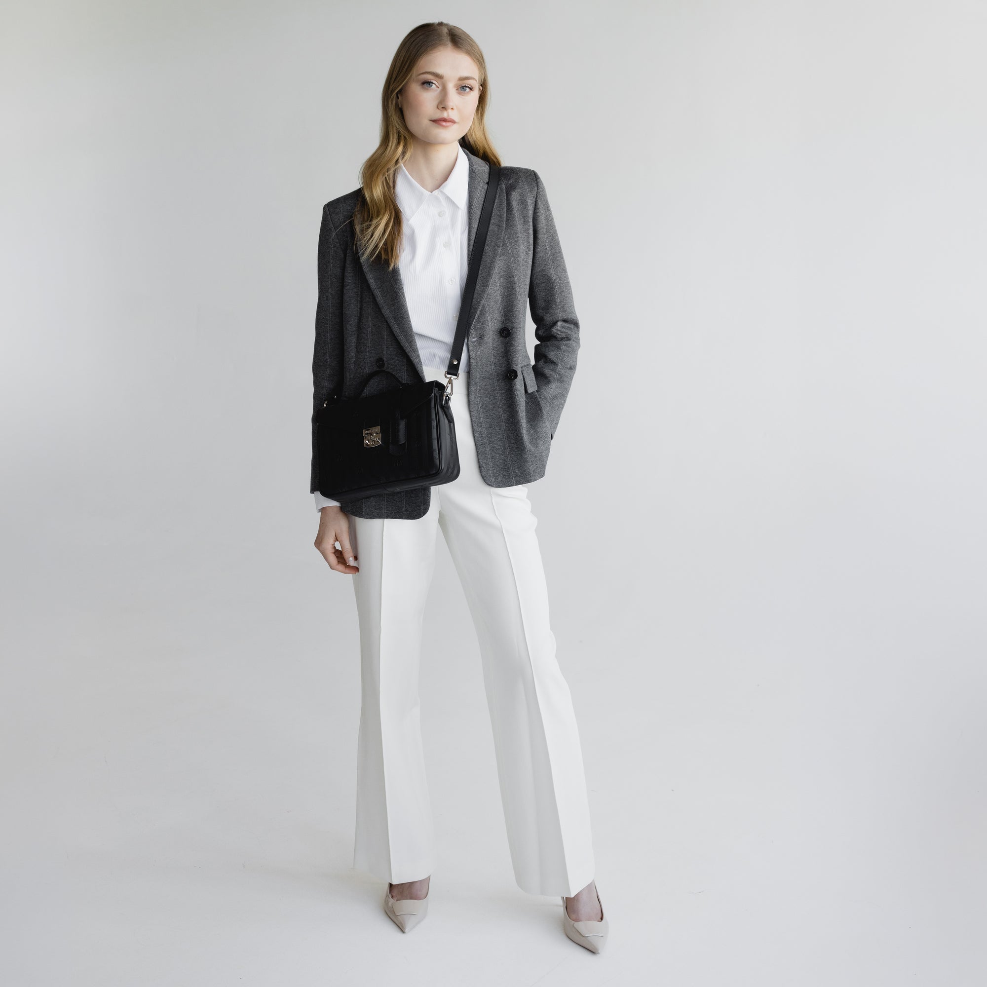 MARLY | Umhängetasche classic schwarz/silber - full body 
