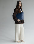 BERN | Shopper deep blau/silber - on body 