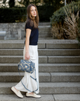 MARLY | Umhängetasche Maze deep blau cappuccino/silber - on body 