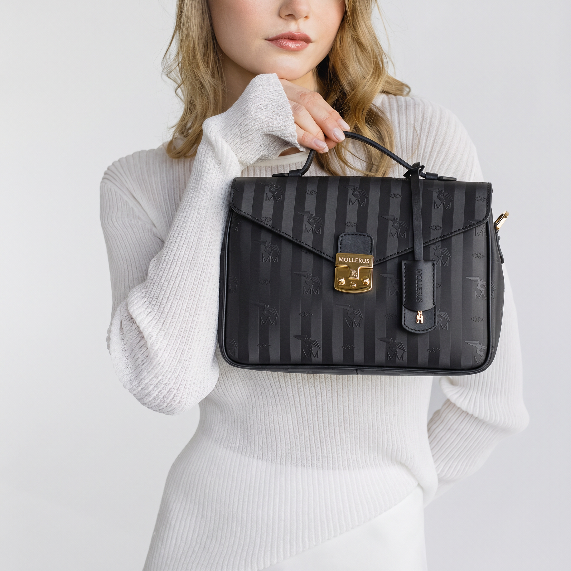 MARLY | Umhängetasche classic schwarz/gold – Detail