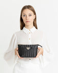 GONZEN | Necessaire classic schwarz/gold - ON BODY