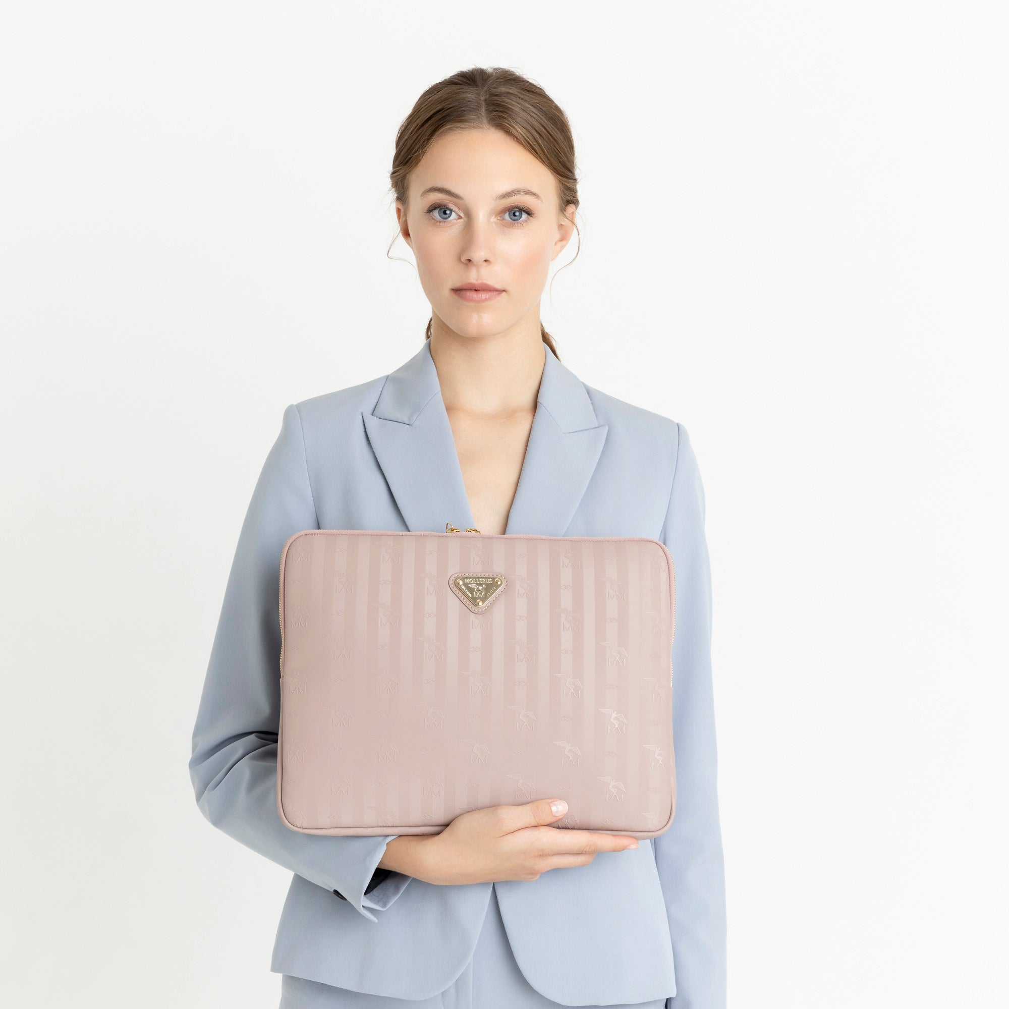 ROETI | Laptoptasche soft rosé/gold - ON BODY