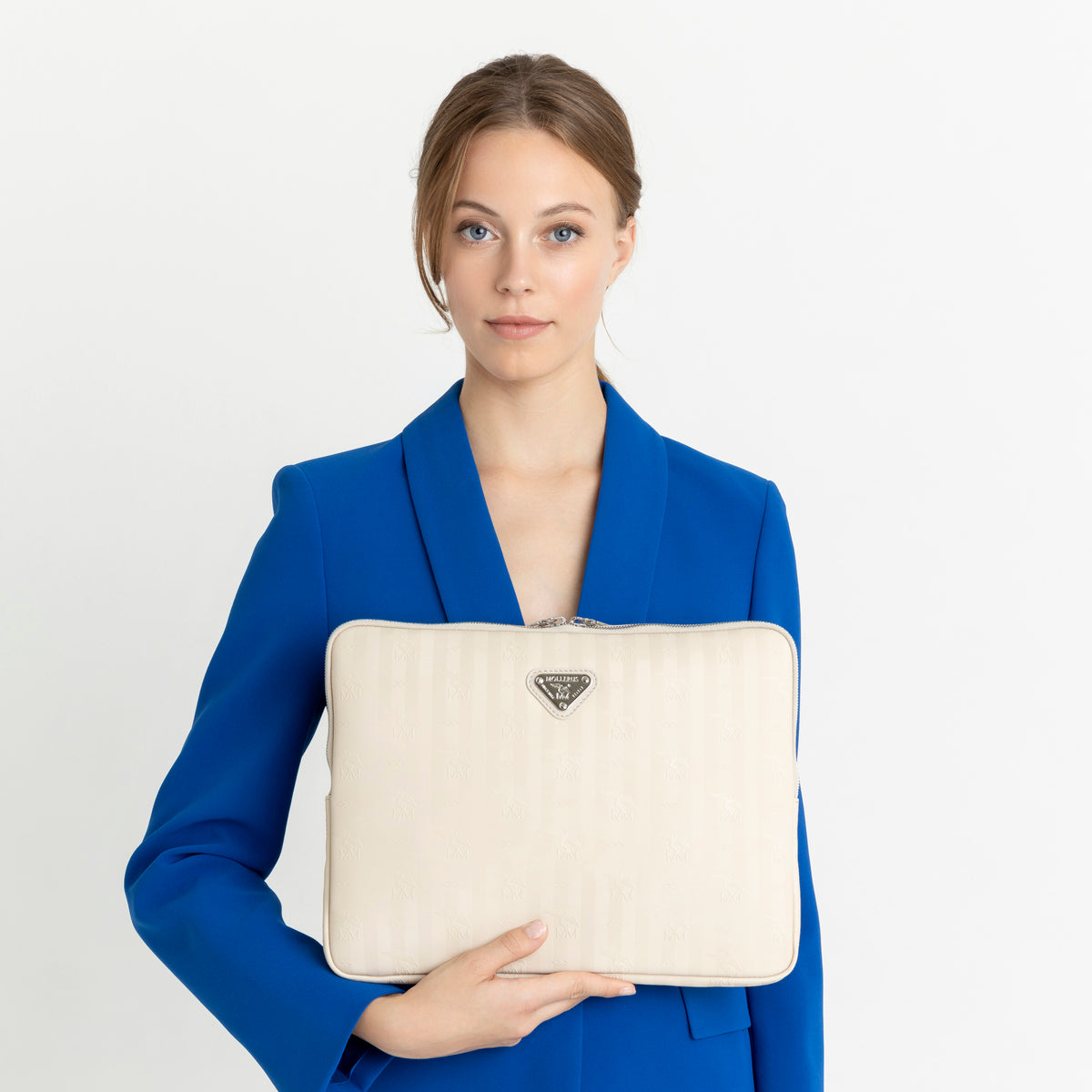 ROETI | Laptoptasche pearl weiss/silber - ON BODY