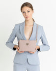 TAMINS | Umhängetasche soft rosé/gold - ON BODY