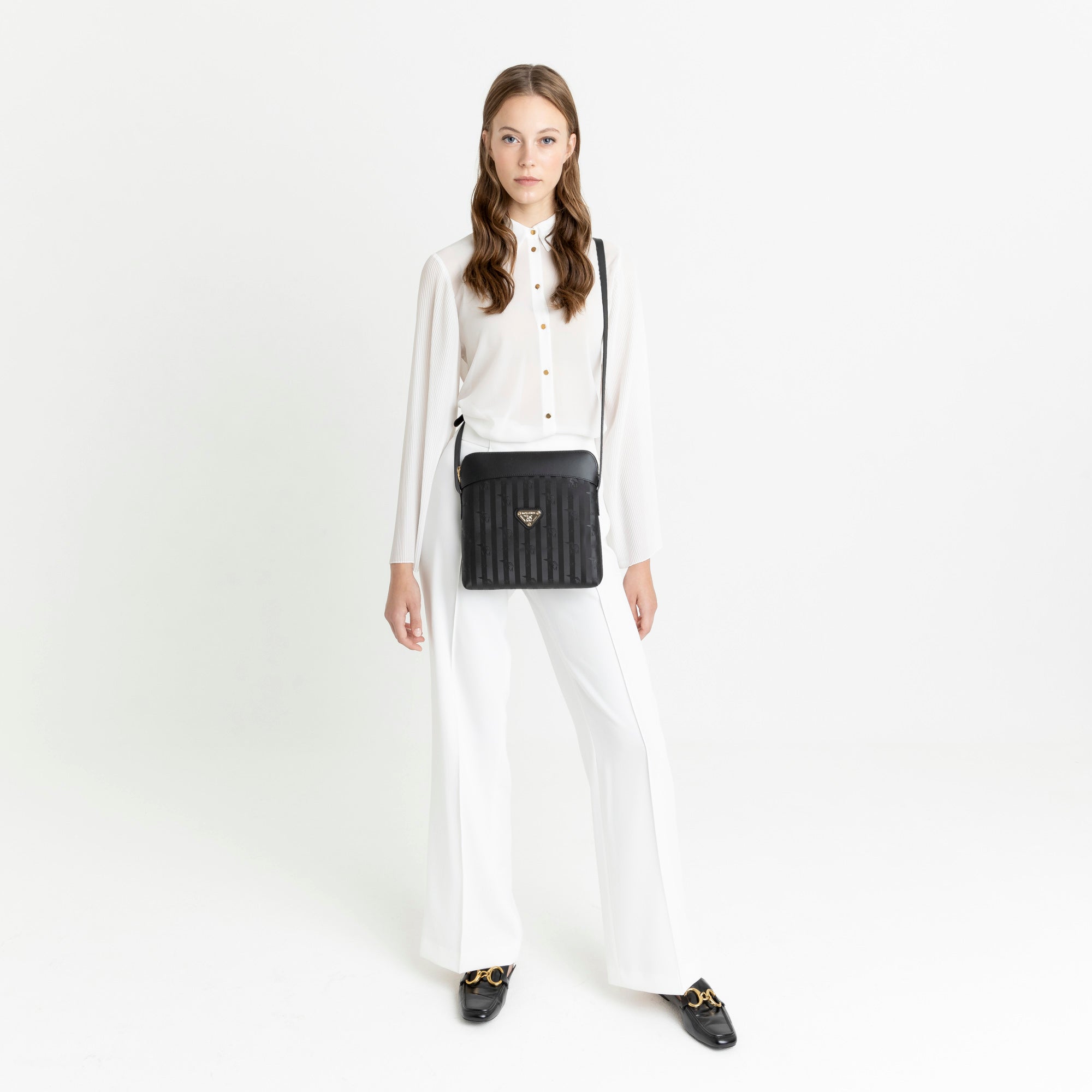 DAKAR | Umhängetasche classic schwarz/gold - FULL BODY
