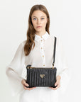GLAND | Umhängetasche classic schwarz/gold - ON BODY
