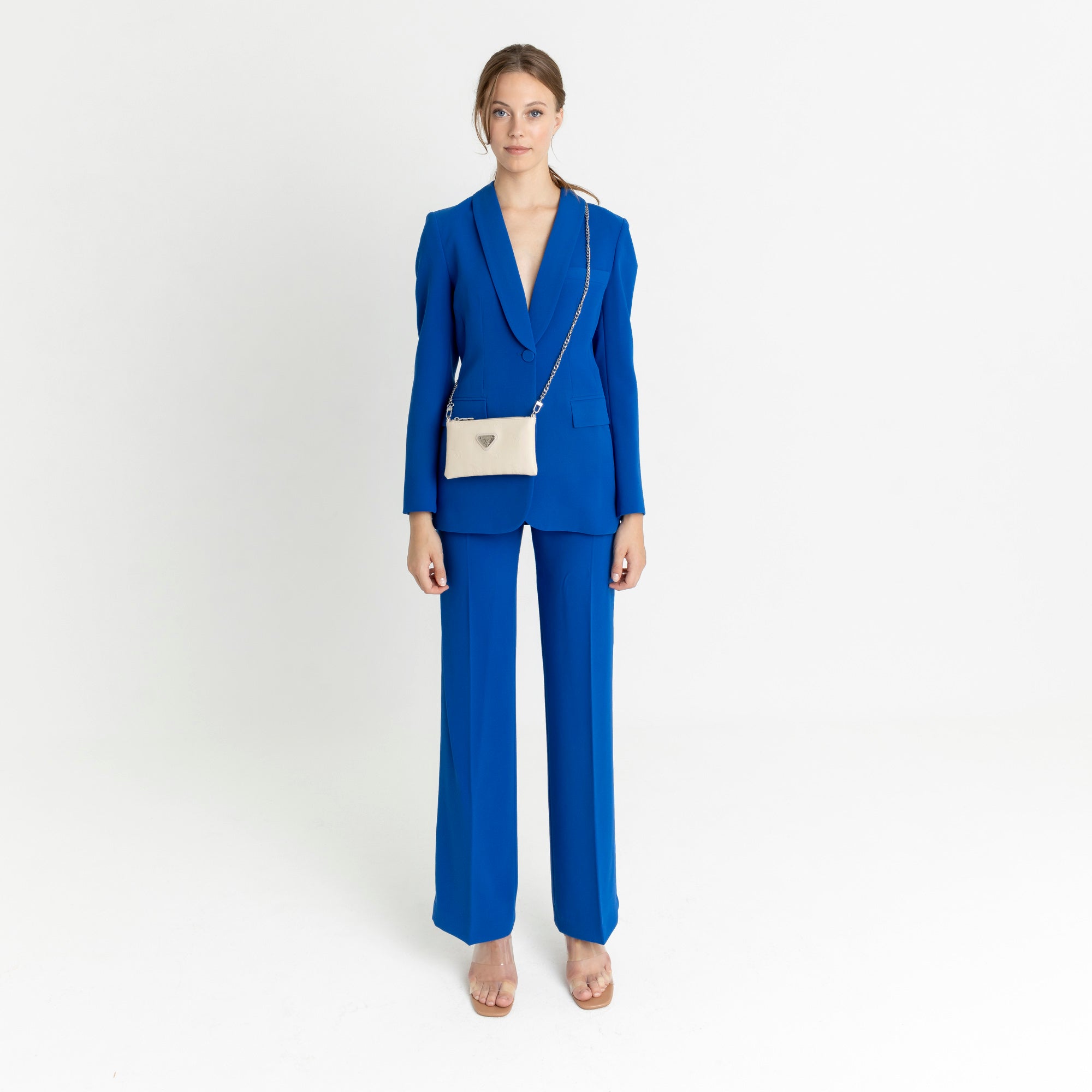 ARVIGO | Kettentasche pearl weiss/silber - FULL BODY