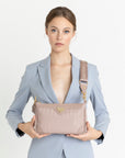 FLUMS | Umhängetasche soft rosé/gold - ON BODY