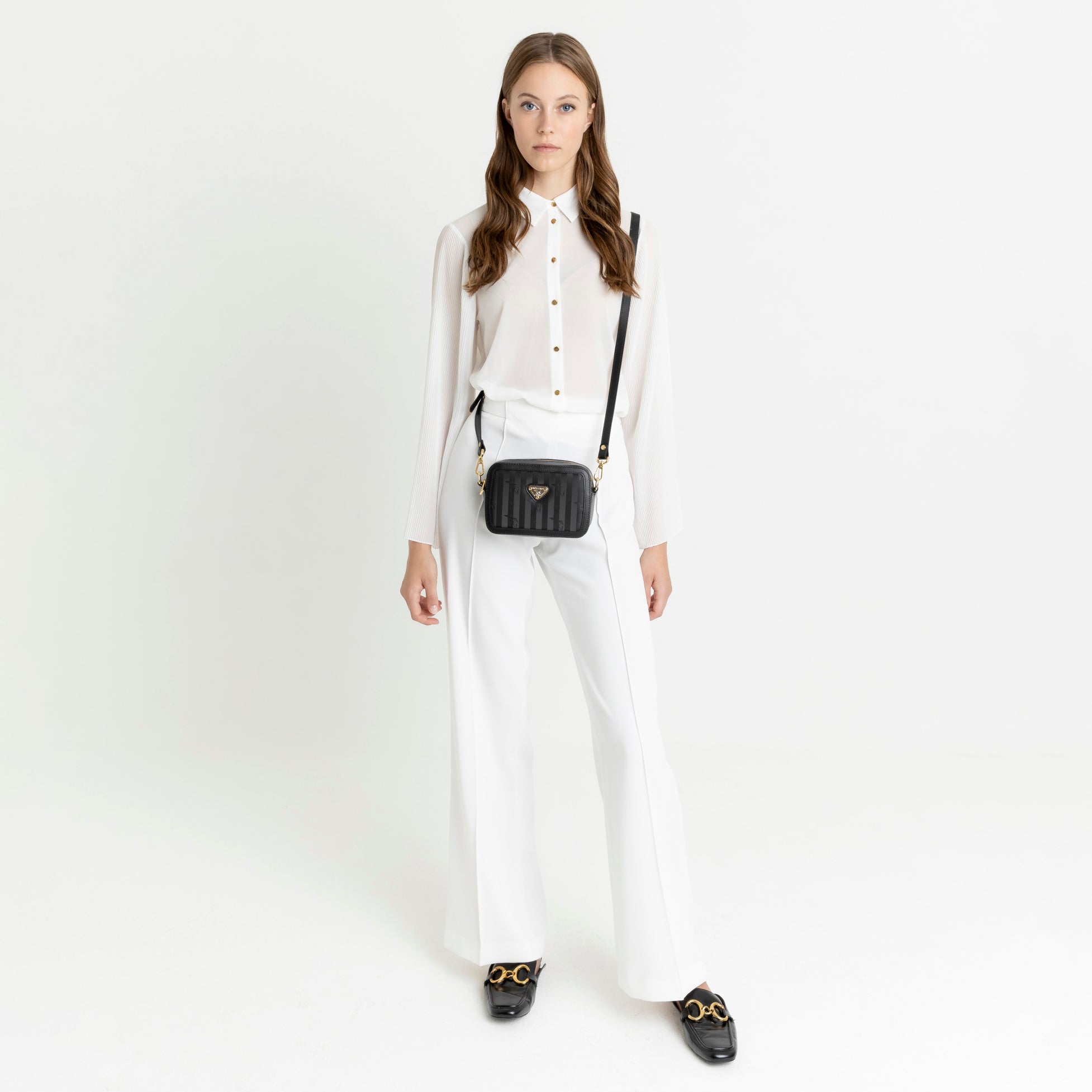 INWIL | Schultertaschen classic schwarz/gold - FULL BODY