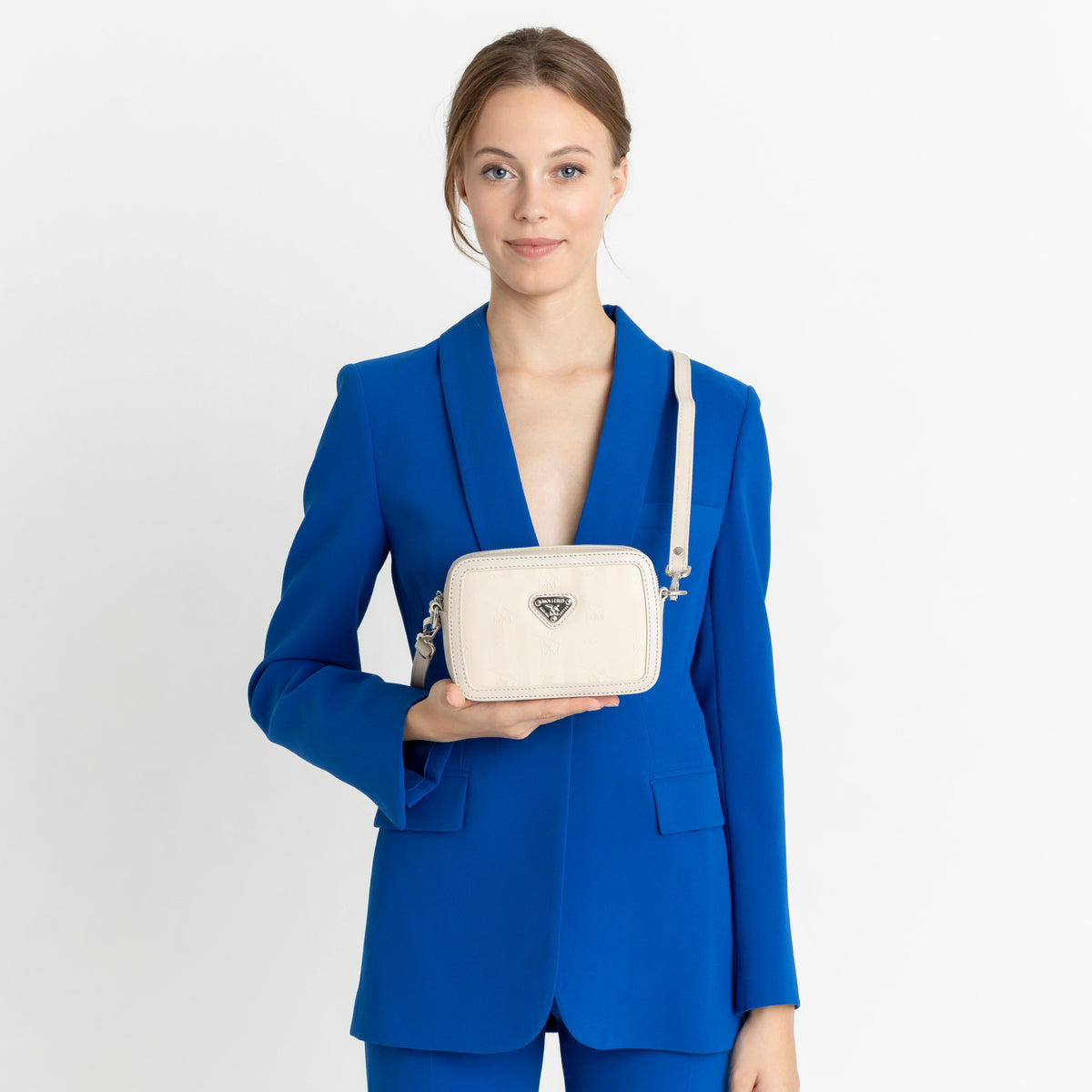 INWIL | Schultertasche pearl weiss/silber - ON BODY