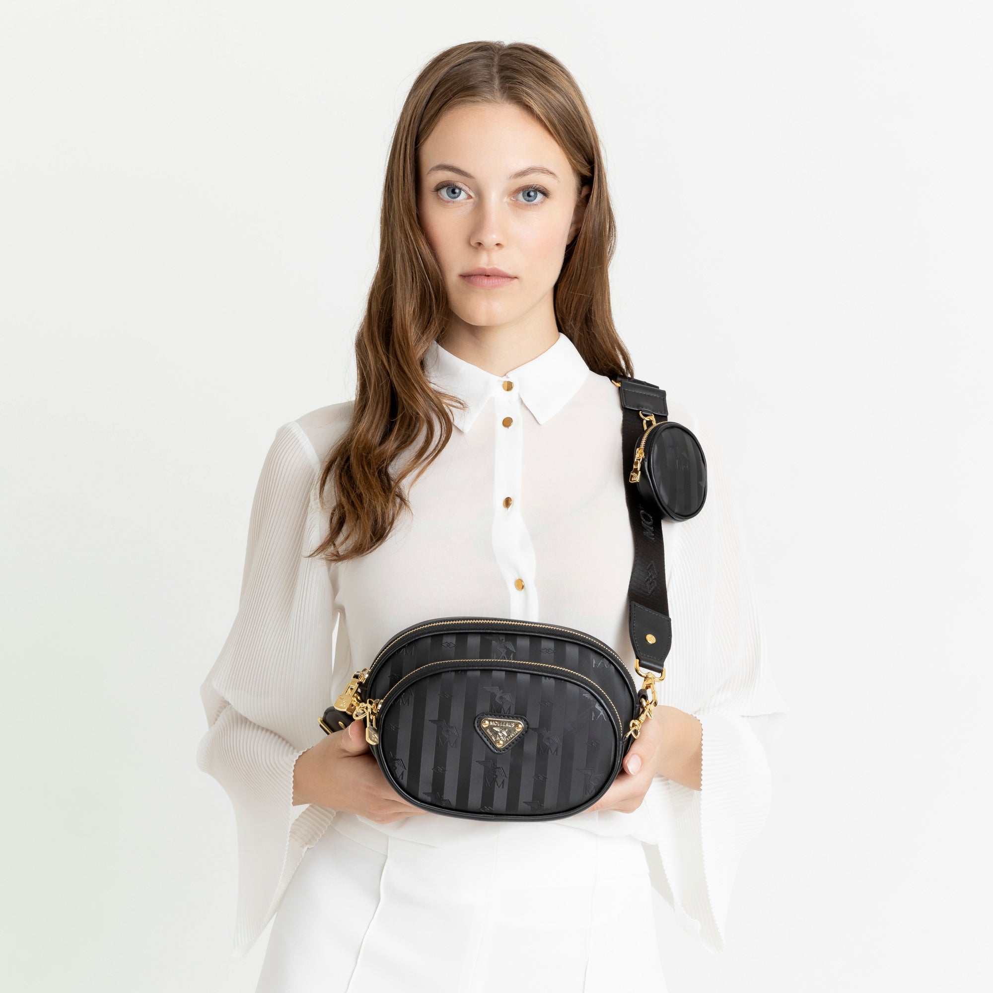 GAMS | Umhängetasche classic schwarz/gold - ON BODY