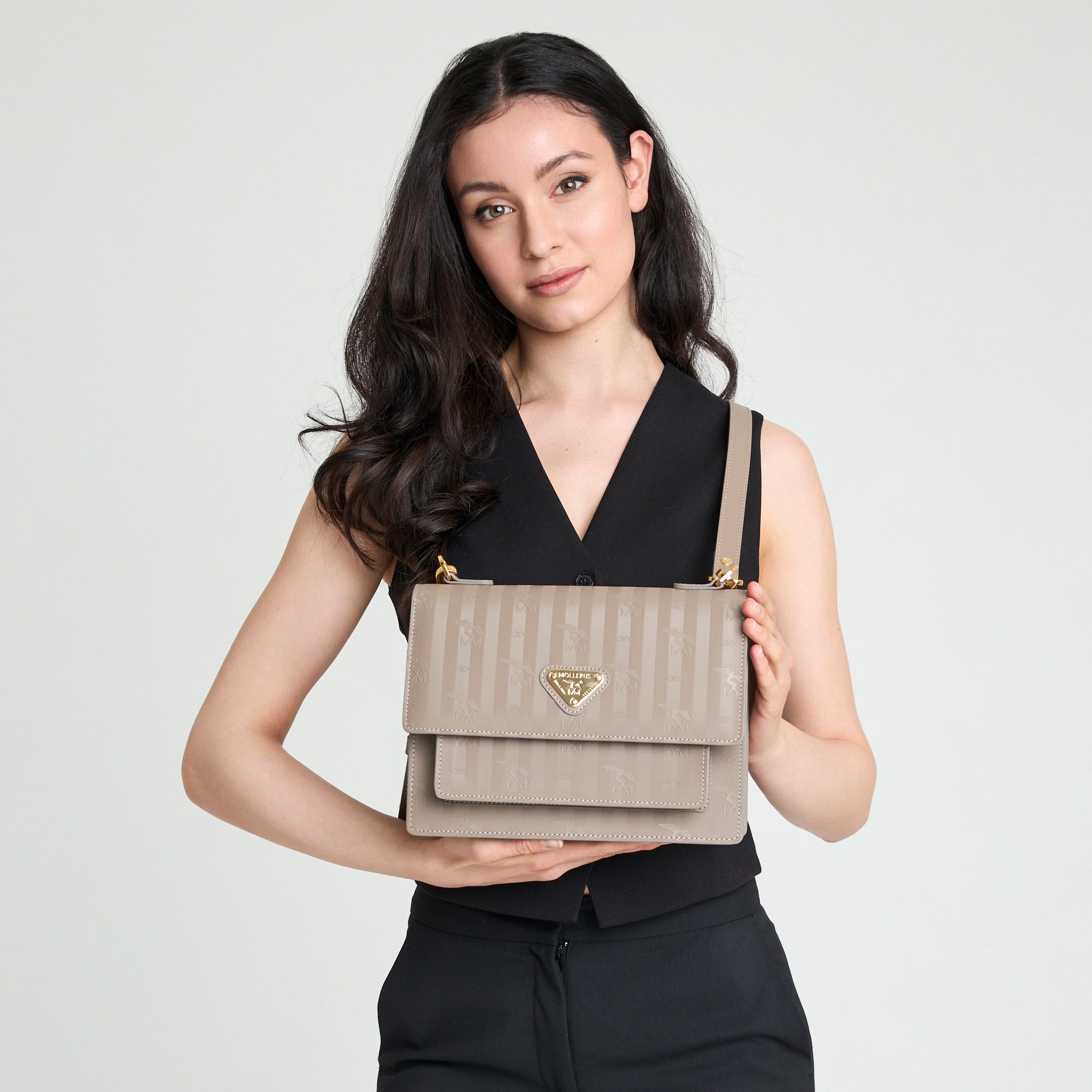 FEY | Umhängetasche taupe/gold - on body