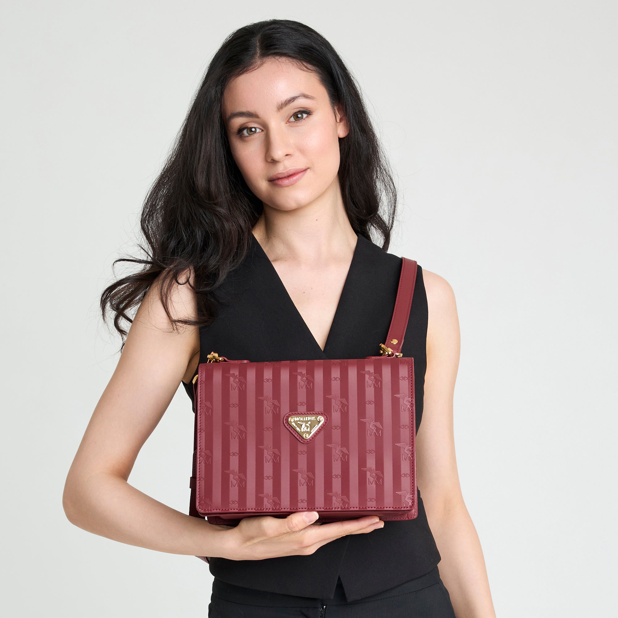 WIL | Umhängetasche antik rot/gold - on body
