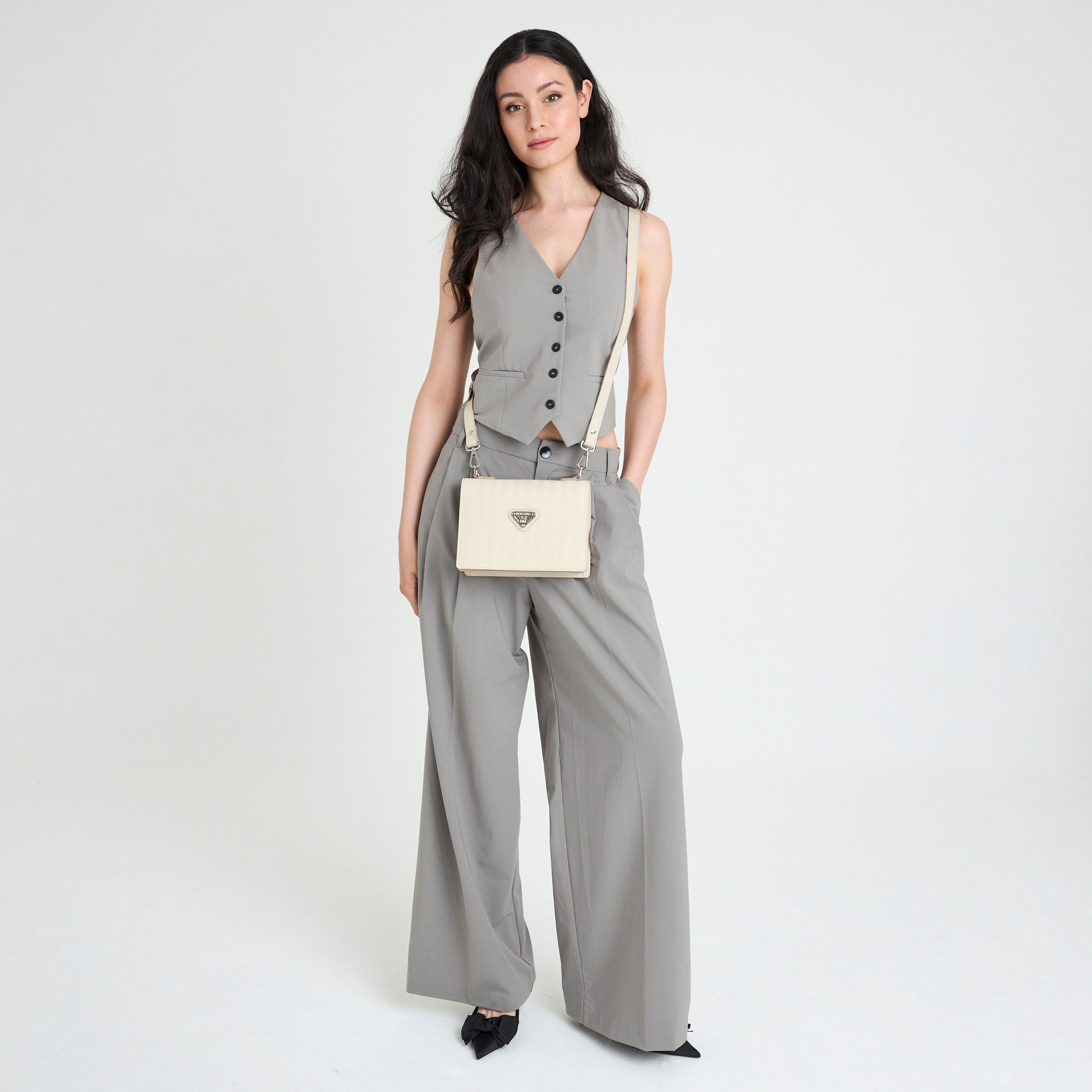 MELIDE | Umhängetasche pearl/silber - full body