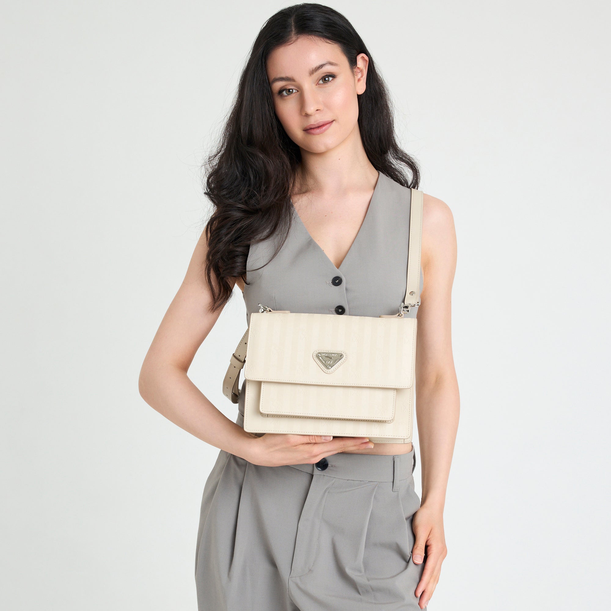 FEY | Umhängetasche pearl/silber - on body