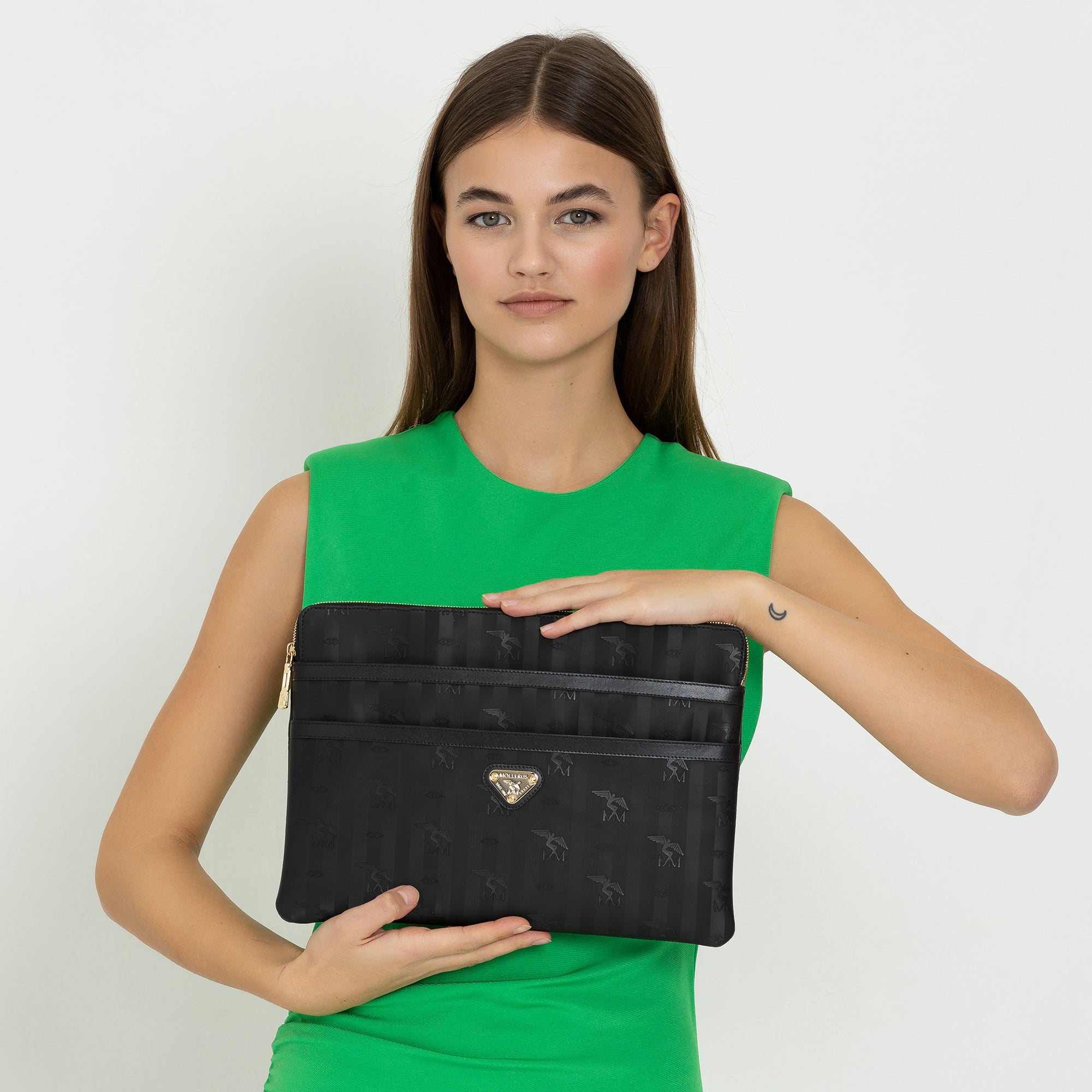 SCHÖTZ | Laptoptasche classic schwarz/gold - ON BODY