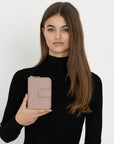 SAENTIS | Portemonnaie soft rosé/gold - on body