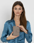 SAENTIS | Portemonnaie taupe grau/gold - on body