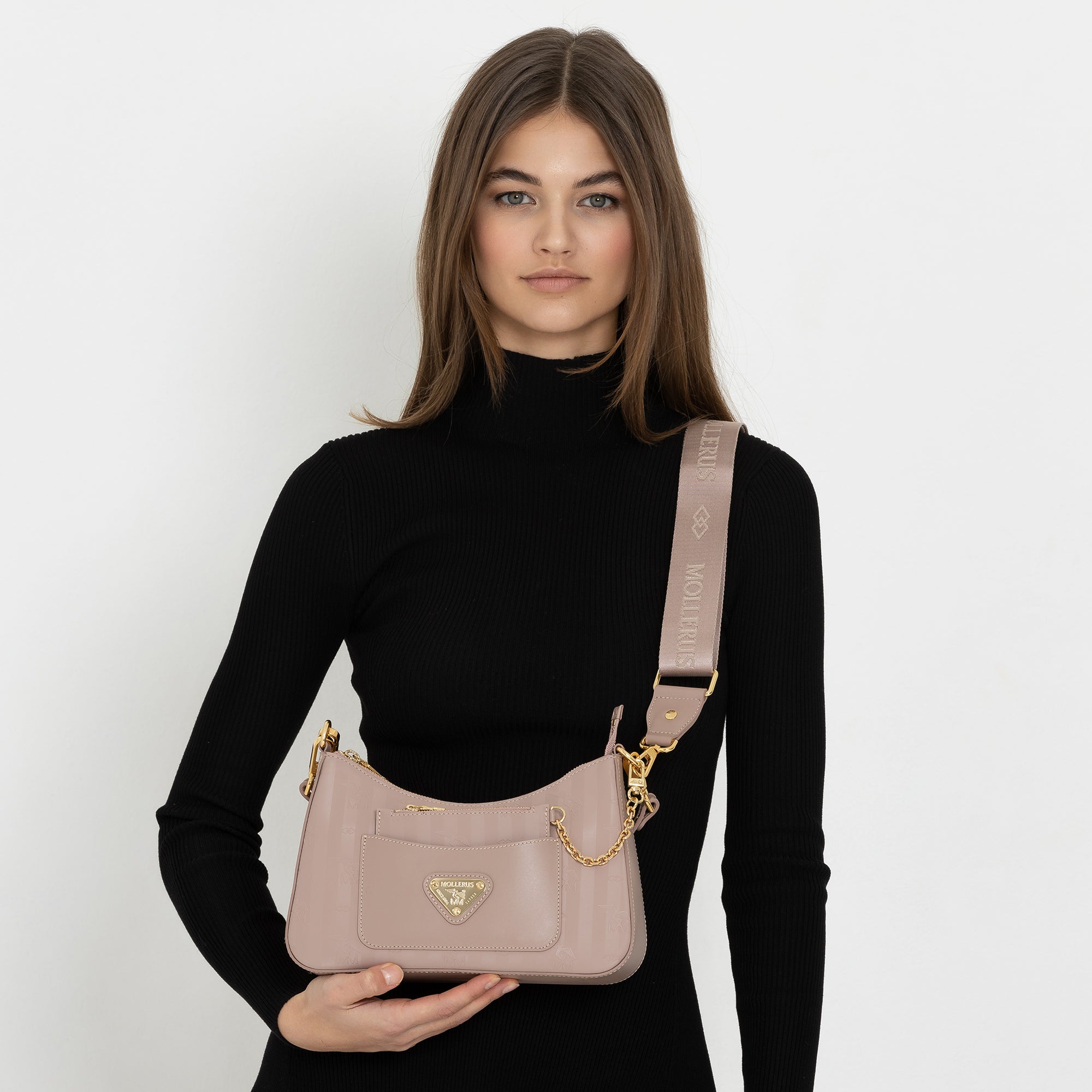 CASTIEL | Schultertasche soft rosè/gold - on body