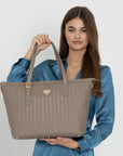 GISWIL | Businesstasche taupe grau/gold - on body