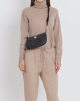 GRAZIA | Clutch classic schwarz/silber - on body