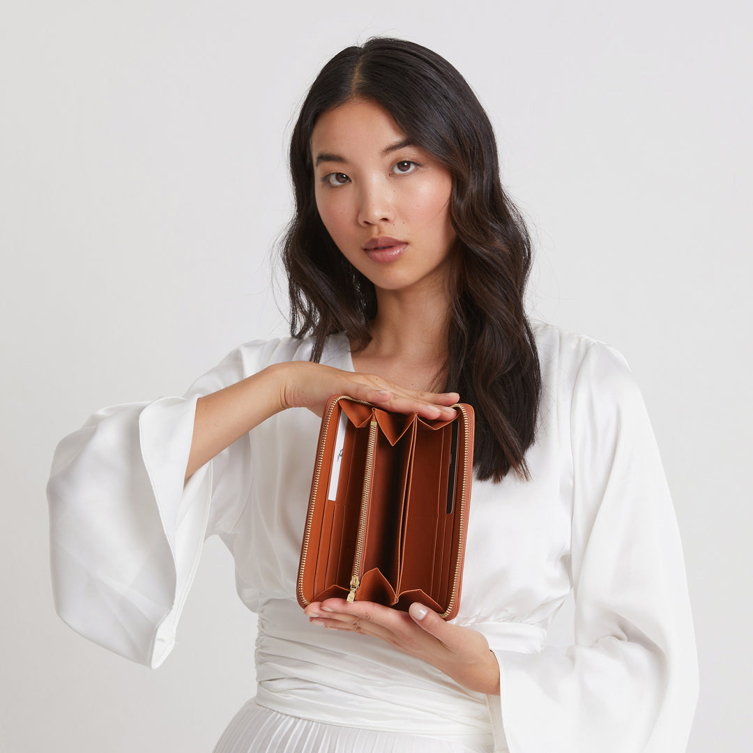 CLARIDEN | Portemonnaie sahara braun/gold- on body