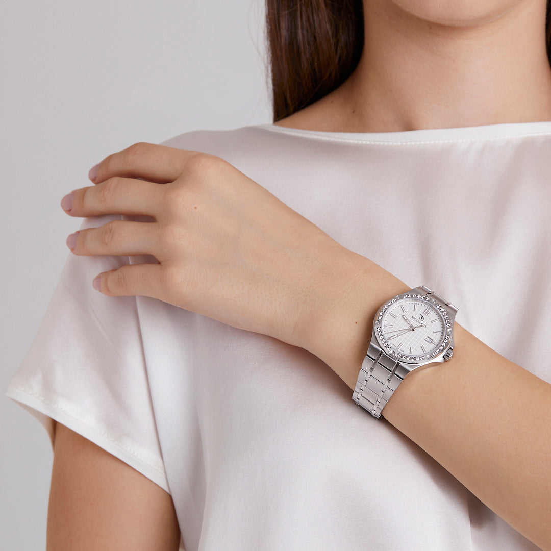FIRST LADY ENGADIN | Armbanduhr Edelstahl Zifferblatt weiss/ Lünette Swarovski - on body Frau