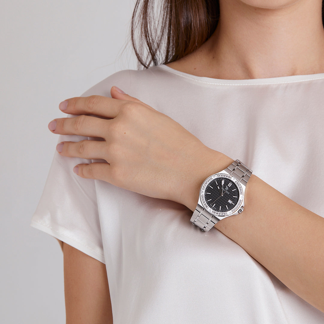 FIRST LADY ENGADIN | Armbanduhr Edelstahl Zifferblatt schwarz/ Lünette Swarovski - on body