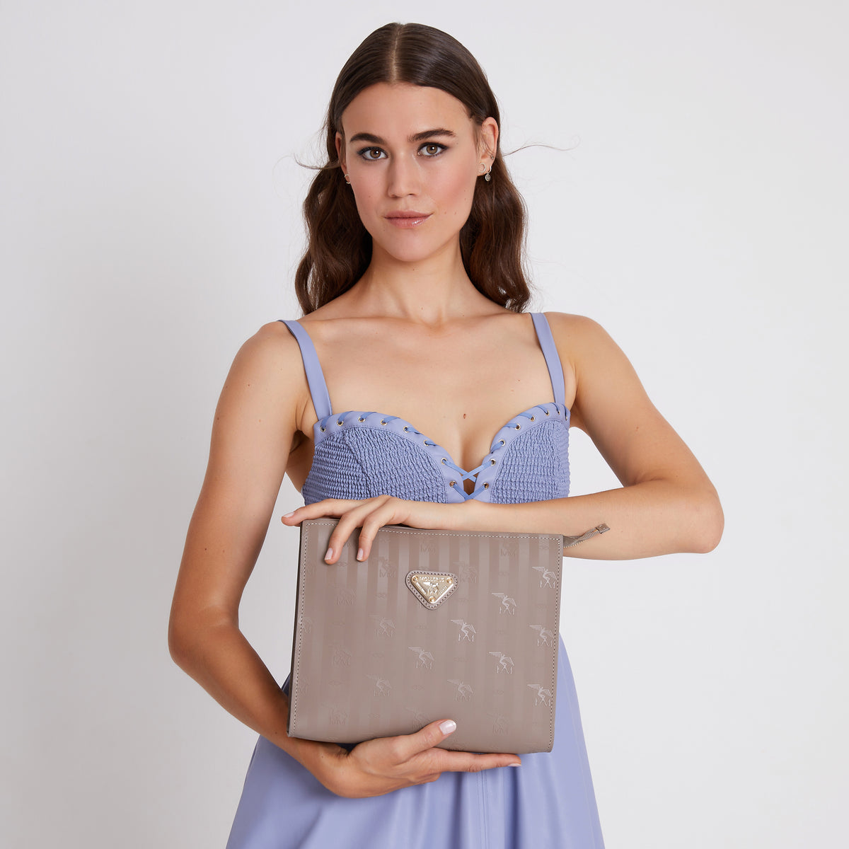 REUTE | Necessaire taupe grau/gold- on body