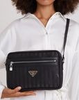 LONDON | Umhängetasche classic schwarz/silber - CLOSE UP