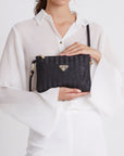 TAMINS | Umhängetasche classic schwarz/gold - close up on body