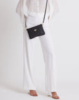 TAMINS | Umhängetasche classic schwarz/gold - on body