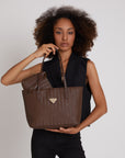 GENF | Shopper terra marrone/oro - indossato