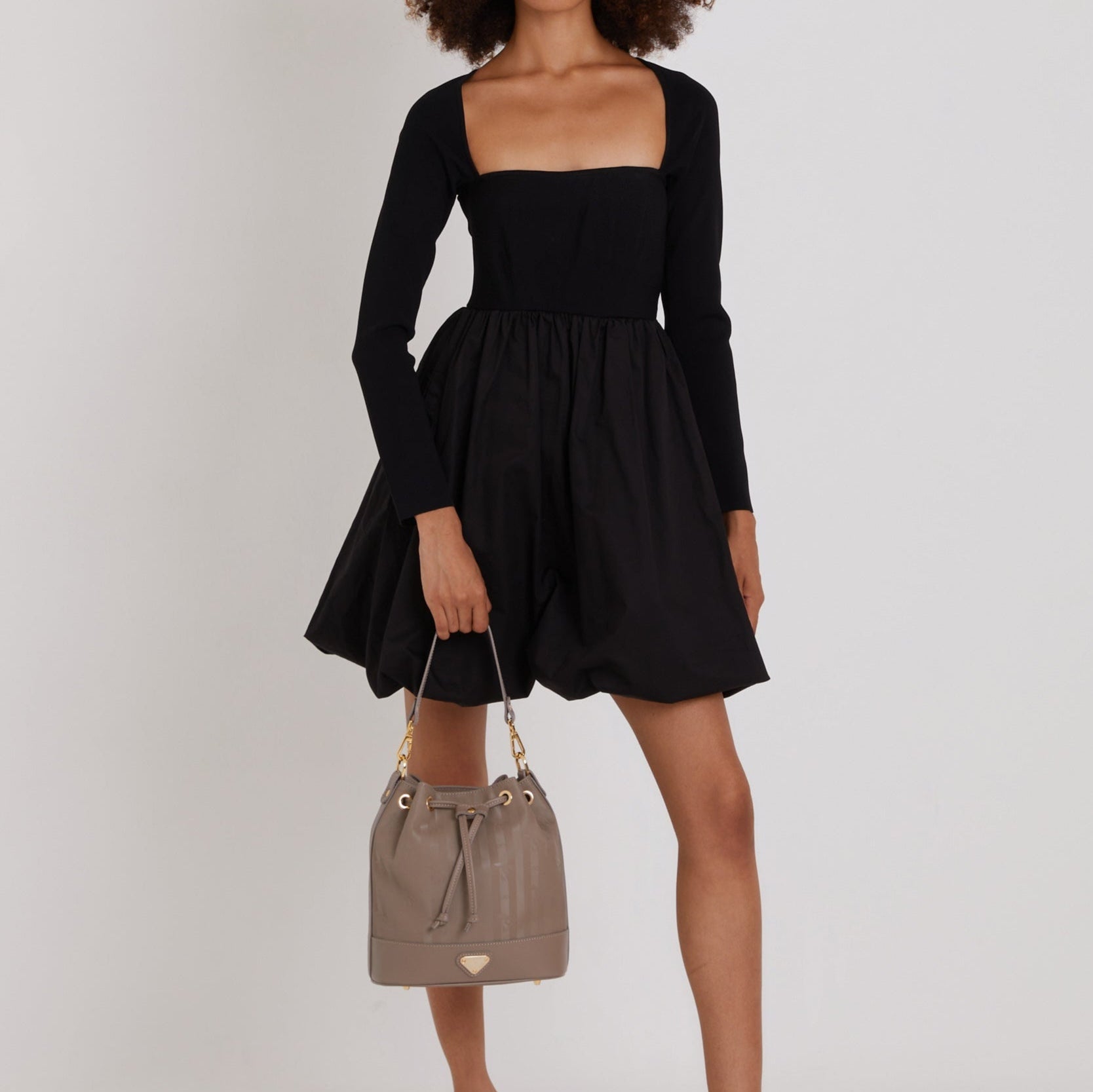 SION | Beuteltasche taupe grau/gold - ON BODY
