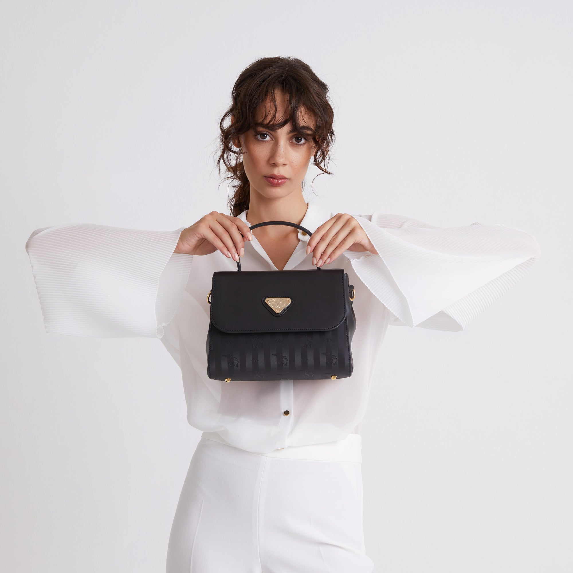 PRILLY | Handtasche classic schwarz/gold - close up