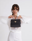 PRILLY | Handtasche classic schwarz/gold - close up