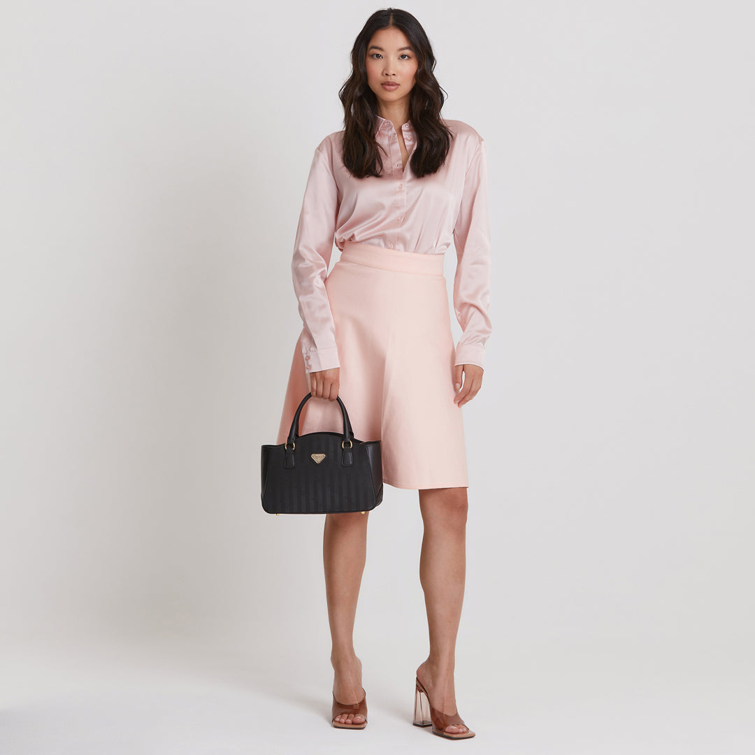CELERINA | Handtasche schwarz/gold - on body