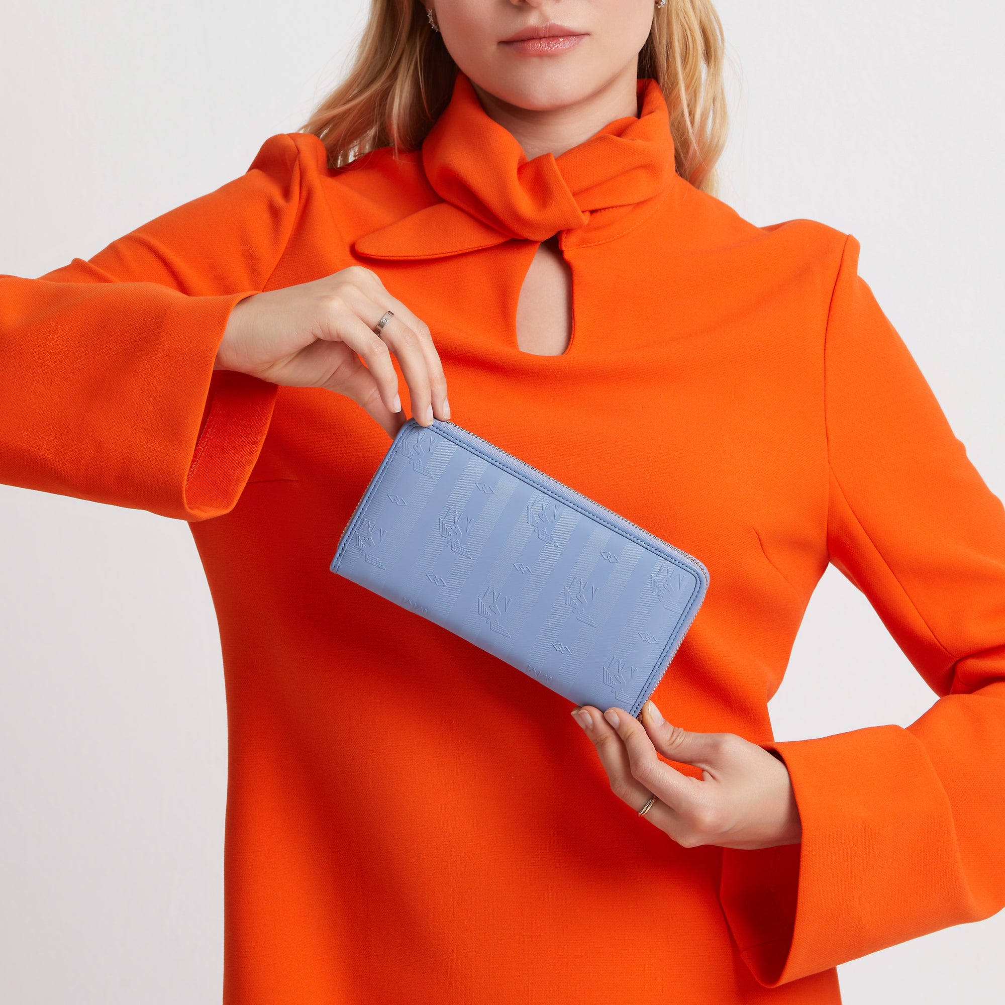 CLARIDEN | Portemonnaie sky blau/silber close up