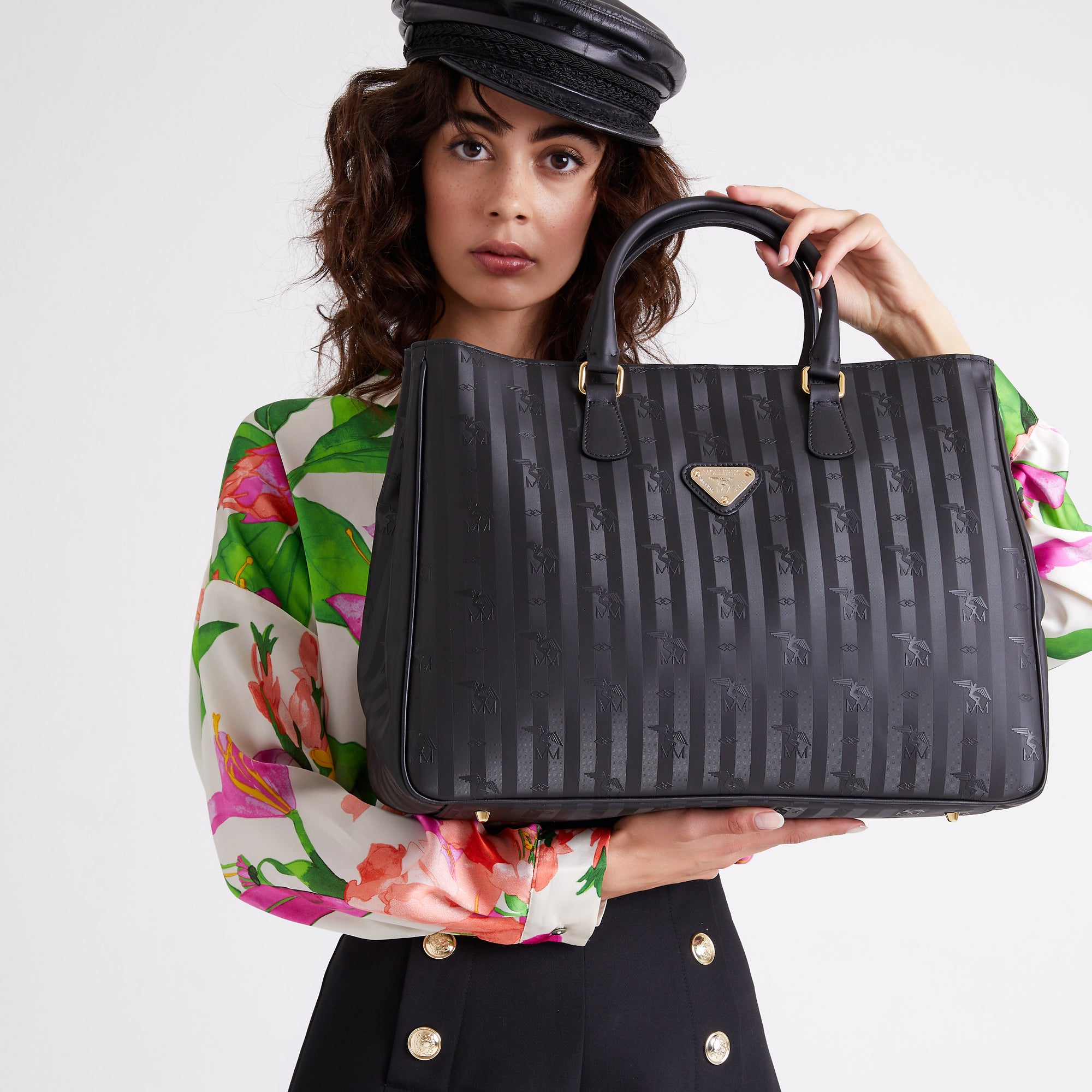 UMIKEN | black/gold - Maison Mollerus - CLOSE UP on body