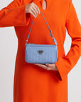 MISSY | Schultertasche sky blau/silber  close up