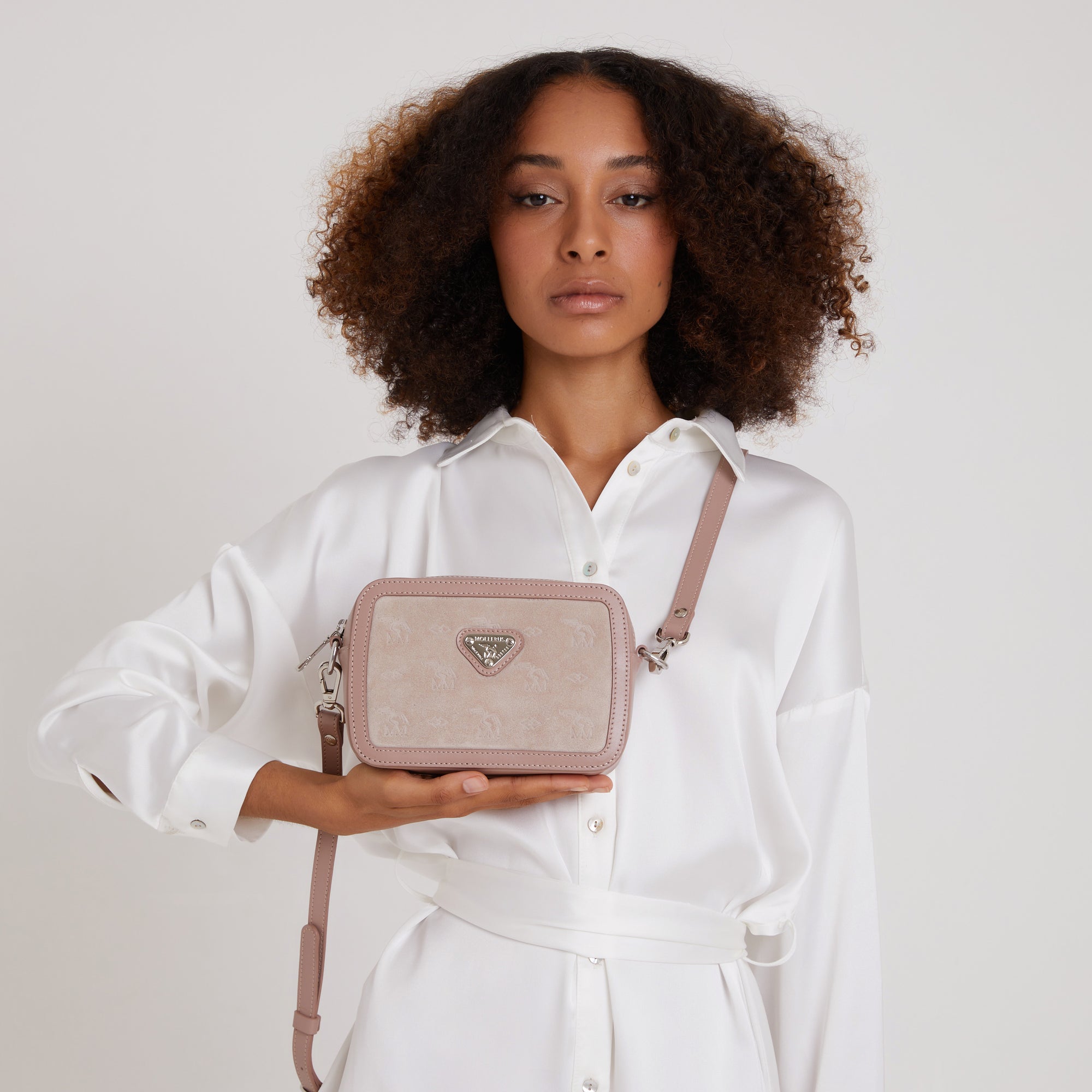 INWIL | Schultertasche Velour soft rosé/silber- CLOSE UP