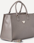 ZUG | Handtasche taupe grau/gold - seitlich